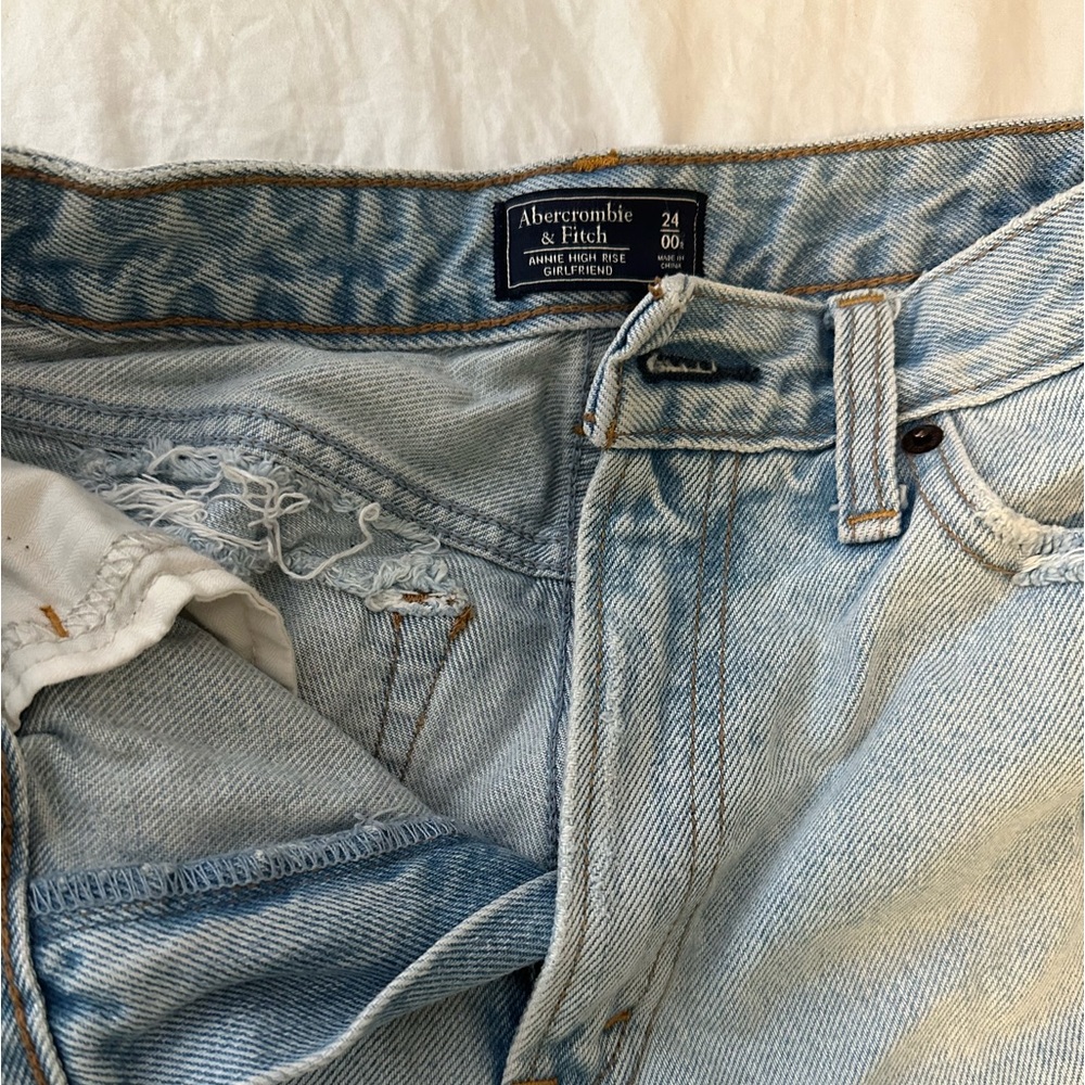 Abercrombie distressed Jean